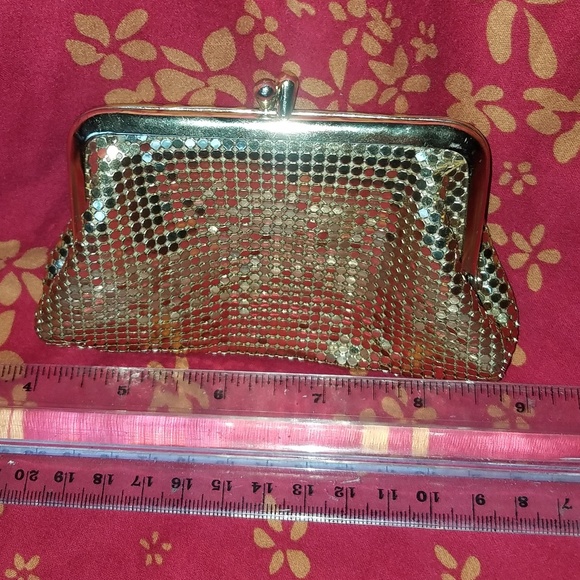 Vintage Whiting & Davis gold coin purse - Picture 2 of 3